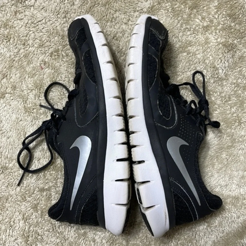 Nike unisex kids sneakers ers size 7.5‎